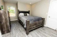 Quiet and cozy new townhome minutes from the mall exit. - 3-Star