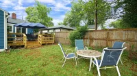 3-bedroom 2 full bath bungalow in the heart of the city minutes from DT Raleigh. - บังกะโล