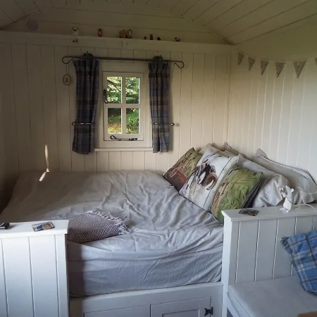 Shepherds Hut with stunning views located on the edge of the peak district Hotels in Macclesfield