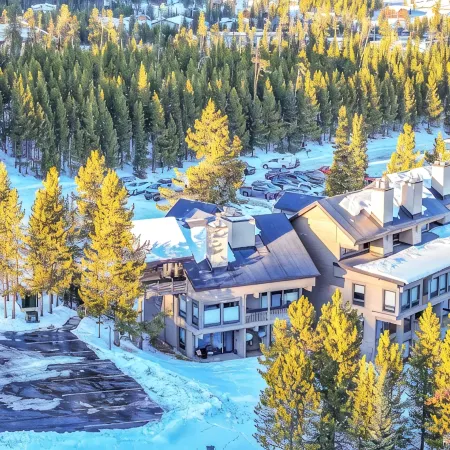 Cozy Condo in an incredible location.