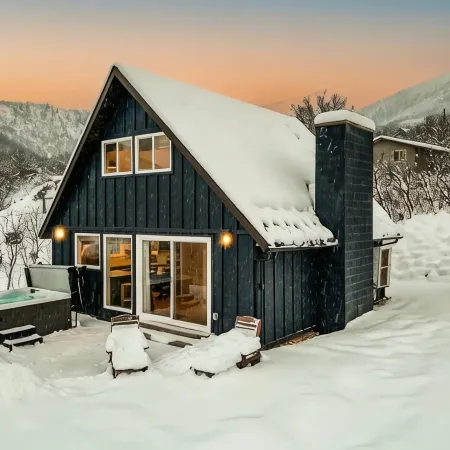 Cozy Little Cabin w/Hot Tub