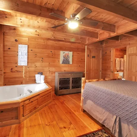 Stay at Woodscape for Labor Day - Fiber Wifi! - Close to Callaway Gardens