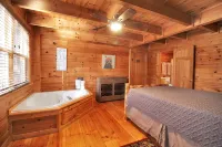 Stay at Woodscape for the 4th of July - Fiber Wifi! - Close to Callaway Gardens - Wifi