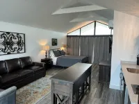 Hill Country cabin on 260 acres - 발코니