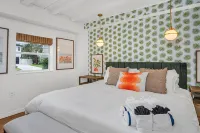 10 Min to the best beach & golf course! Massive Home: Pool, Hot Tub, Game Room! - balcony