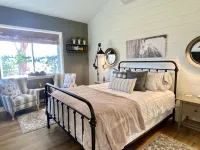 Luxury Horse Barndominium Country Getaway - Wifi