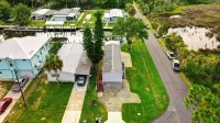 Waterfront Home on deep canal, private dock, close to boat ramp Ft Island Trail - Parvekkeita