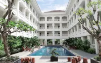 Same Hotel Cepu - Swimmingpools