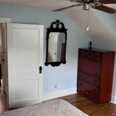 Bristol Short Stay for Work, Nascar,Music, 1Bdrm King Size, Queen Sleeper Sofa.