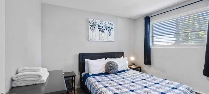 Beautiful remodeled 2 bedroom, walking distance from Downtown with AC Hotels in Olympia