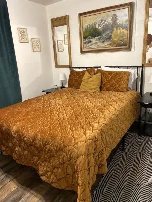 Near Kansas City Area Cottage with a Fire Pit! Comfy Beds and a Stocked Kitchen. - Wifi