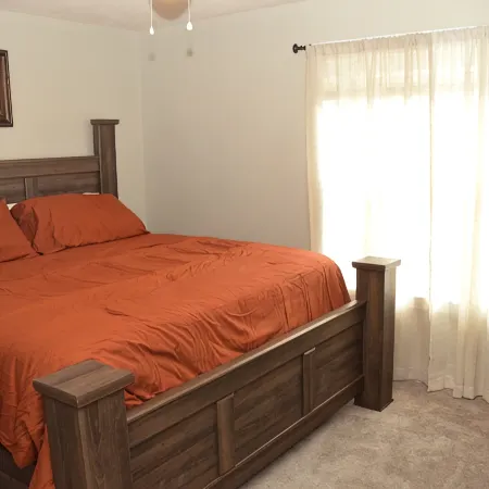 Gold Leaf Getaway: Cozy 2-bd apt in quaint Daleville, Streaming, WiFi, Near Base
