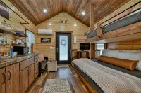 Asheville Tackle Box Tiny House - Chalets