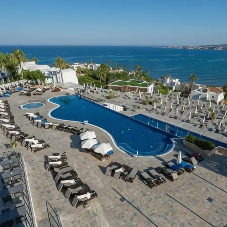 Theo Sunset Bay Hotel