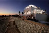 Golden Beach Guest House & Rooftop Bar - Airport Shuttle