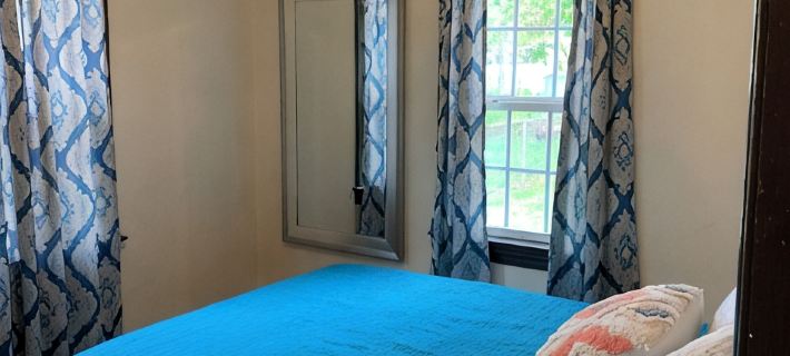 Peaceful home in town. Great location--walk downtown to stores and restaurants. Hotels in Cherokee County