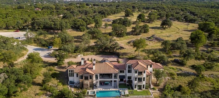 High-end Home on 33 Acres to Roam, Short Drive to Downtown. Hotels in Hays County