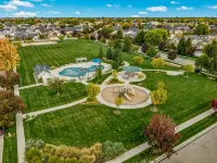 Beautiful Home with HOT TUB, COMMUNITY POOL & GAME ROOM. - 3-Star