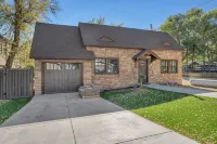 Cherry Ave Cottage Close to Downtown, Skiing, and More - Boutique