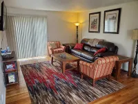 Cozy home short walk to Old Town Arvada, parks, dinning and shopping - 2성급