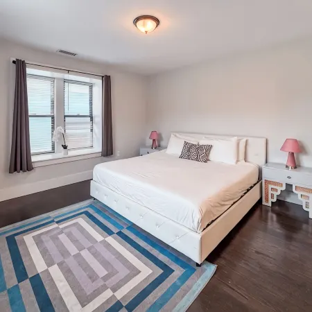 D79 Spacious 5-bedroom house with Roofdeck near Boston!