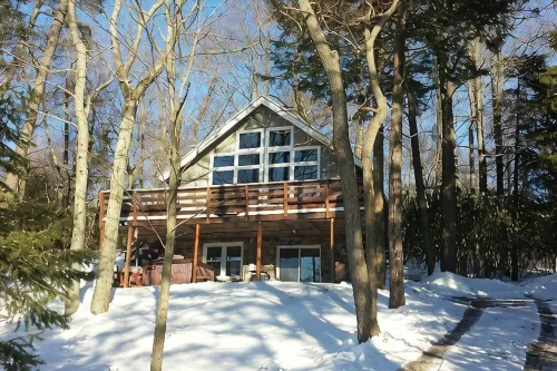 CREATE MEMORIES & RELAX  AT THE  BEAUTIFUL LAKE ESCAPE AT LAKE HARMONY !!! - balcony