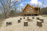 Little Cedar Lodge-Amazing Lake and Mountain Views -Hot Tub-Fire Pit - 샬레 호텔