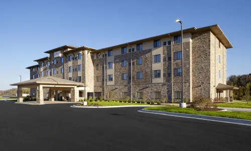 Hawthorn Suites by Wyndham Wheeling at the Highlands - Gym
