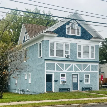 1st Class Rentals Munson Manor VI at Chestnut 2nd Floor