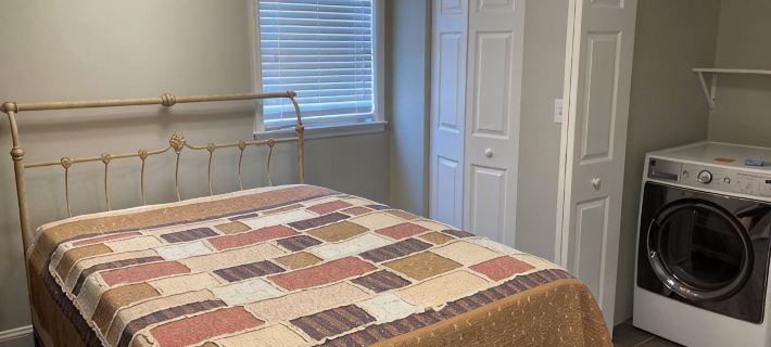 Cozy 2-bedroom apartment in tranquil Nutter Fort with AC, WiFi. Close to I 79. Hotels in Harrison County