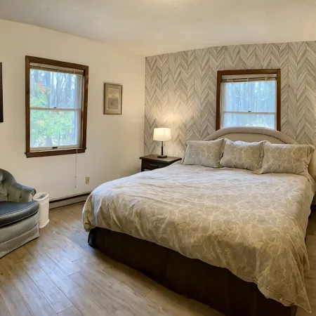 Private Wooded Retreat close to Cornell