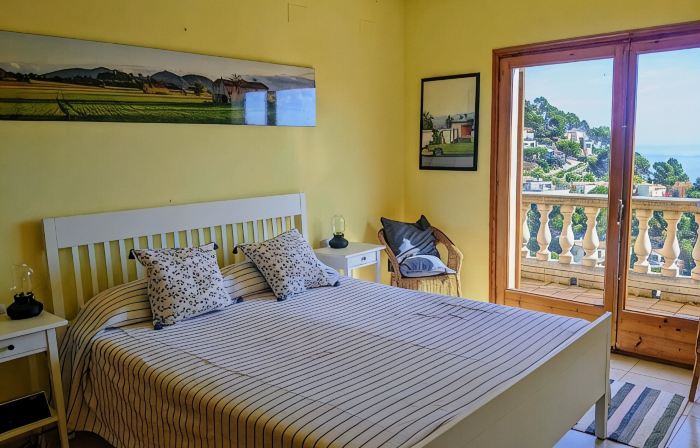 Spacious Villa with Pool, Jacuzzi, Stunningly Situated on the Med