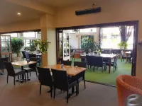 Higgins Lane Motel - bar