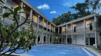 Bwalk Hotel Malang - 2-Star
