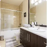 White Rock Beach Breeze-2BD - موقف سيارات
