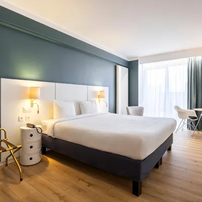 Hotel Louise Hotels near Quartier Nord
