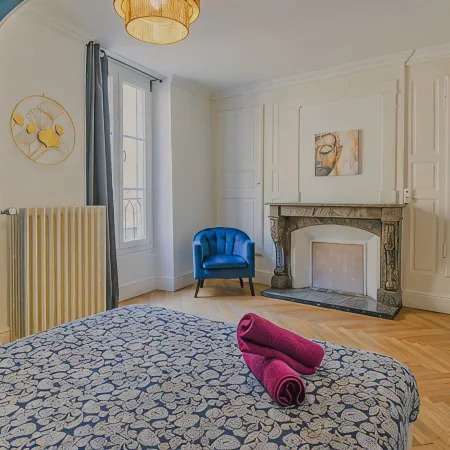 Cosy 5-bedroom townhouse. Close to all shops and hypercentre!