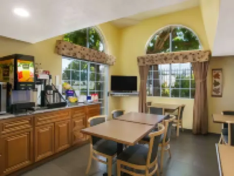 Days Inn by Wyndham Fremont Hotels in Fremont