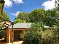 Little Shangri-La Hotels in Bovell