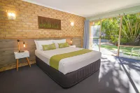 Sunshine Coast Motor Lodge Hotels near NAMBOUR RAILWAY STATION