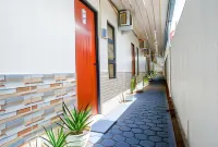 RedDoorz Syariah Near Stasiun Gumilir Cilacap Hotel a North Cilacap