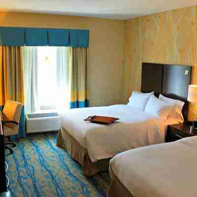 Hampton Inn & Suites by Hilton Stroudsburg Pocono Mountains Rooms