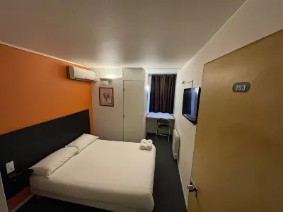 L'Escale d'Alès Hotel فنادق في Saint-Christol-les-Ales