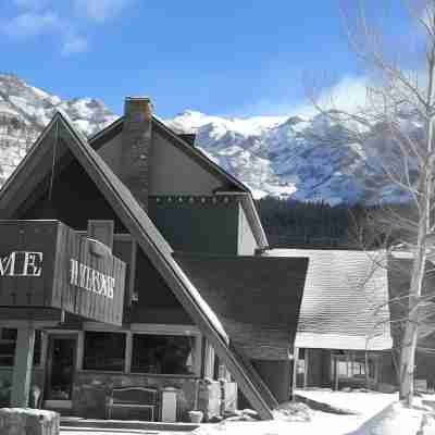 Twin Peaks Lodge & Hot Springs Hotel Exterior