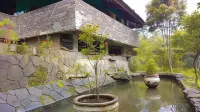 Miracle Guest House Hotel dekat Campervan Gunung Bunder, Bedeng Campsite