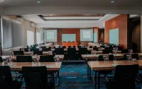 Rancabango Hotel & Resort فنادق في Tarogong Kaler