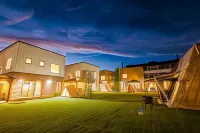 Nagahama Lifestyle Glamping Hotel Hotel in zona Nagahama Institute of Bio-Science and Technology