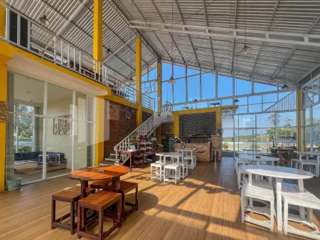 Glamping Pengilon Edupark Mitra RedDoorz Отели в г. Kranggan