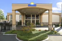 Days Inn & Suites by Wyndham Tuscaloosa - Univ. of Alabama Hotel di Tuscaloosa