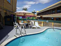 Townhouse Inn and Suites - Swimmingpools